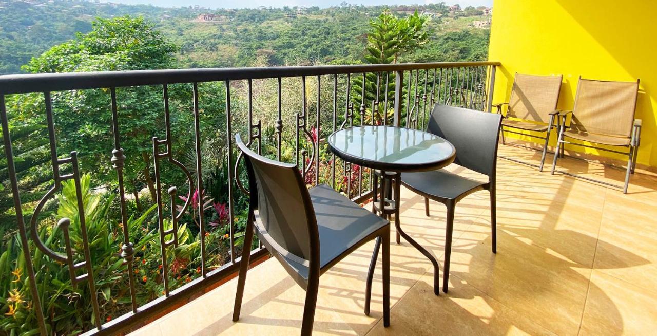 Cactus Creek Hotel Aburi Екстер'єр фото