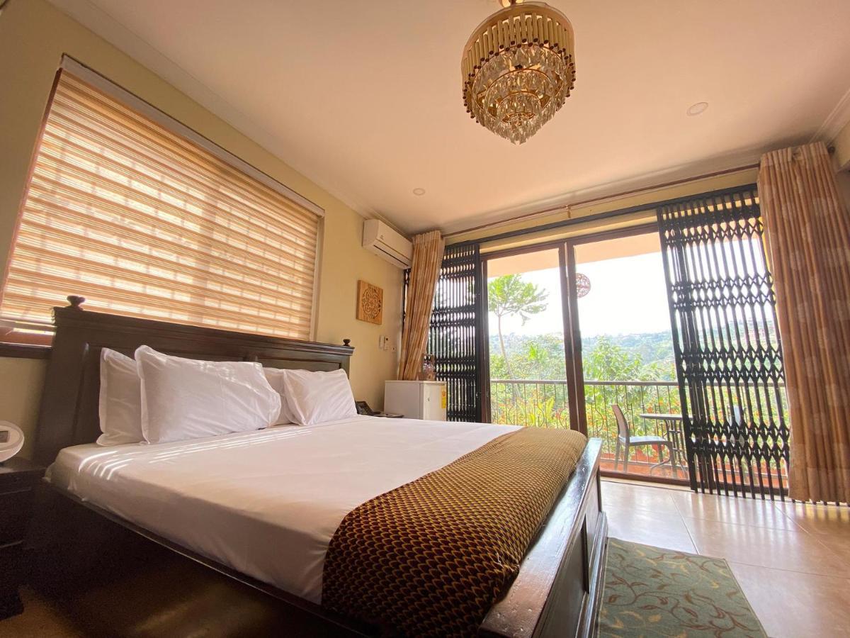 Cactus Creek Hotel Aburi Екстер'єр фото
