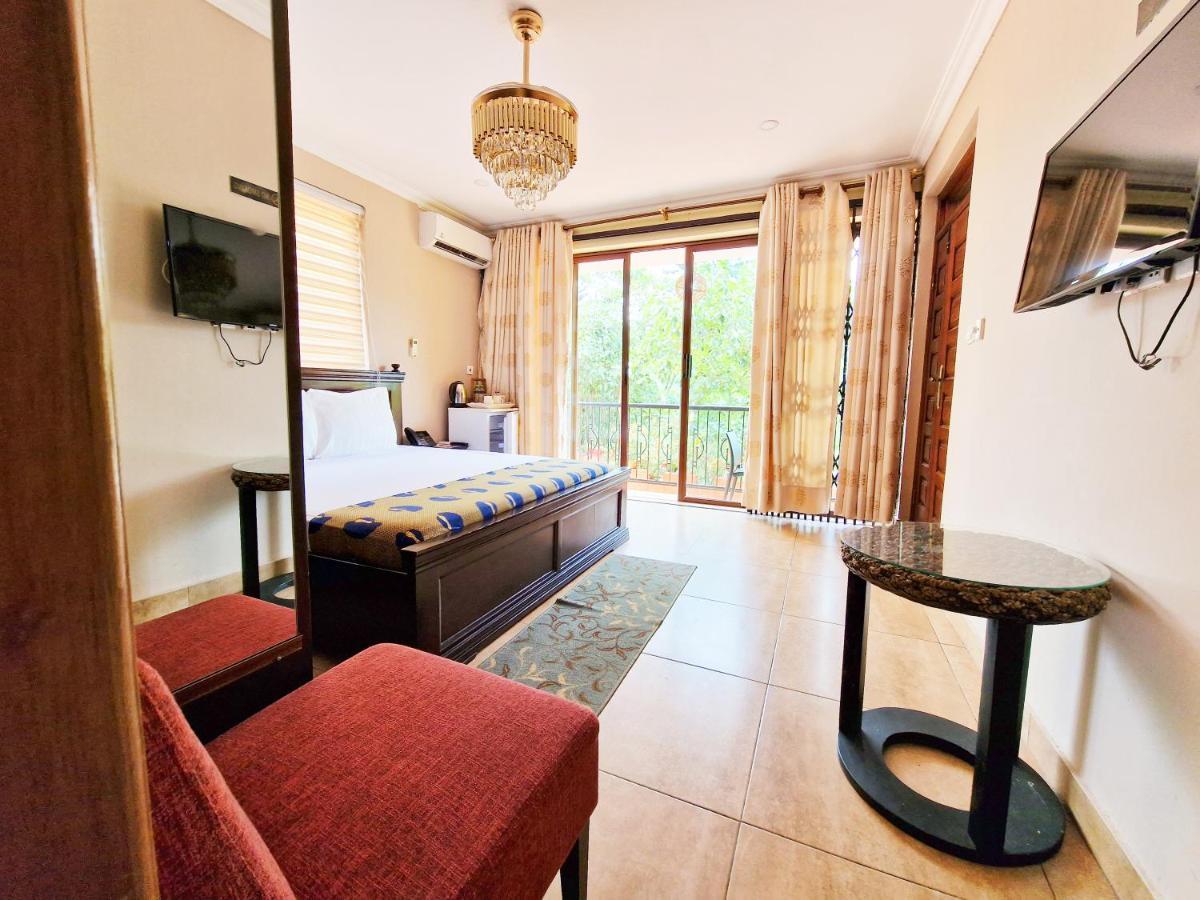 Cactus Creek Hotel Aburi Екстер'єр фото