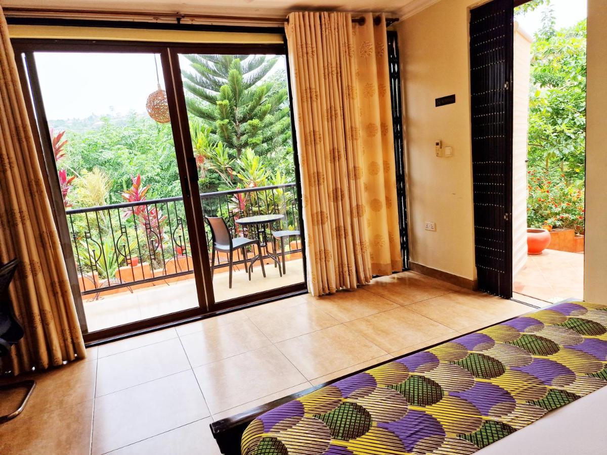 Cactus Creek Hotel Aburi Екстер'єр фото