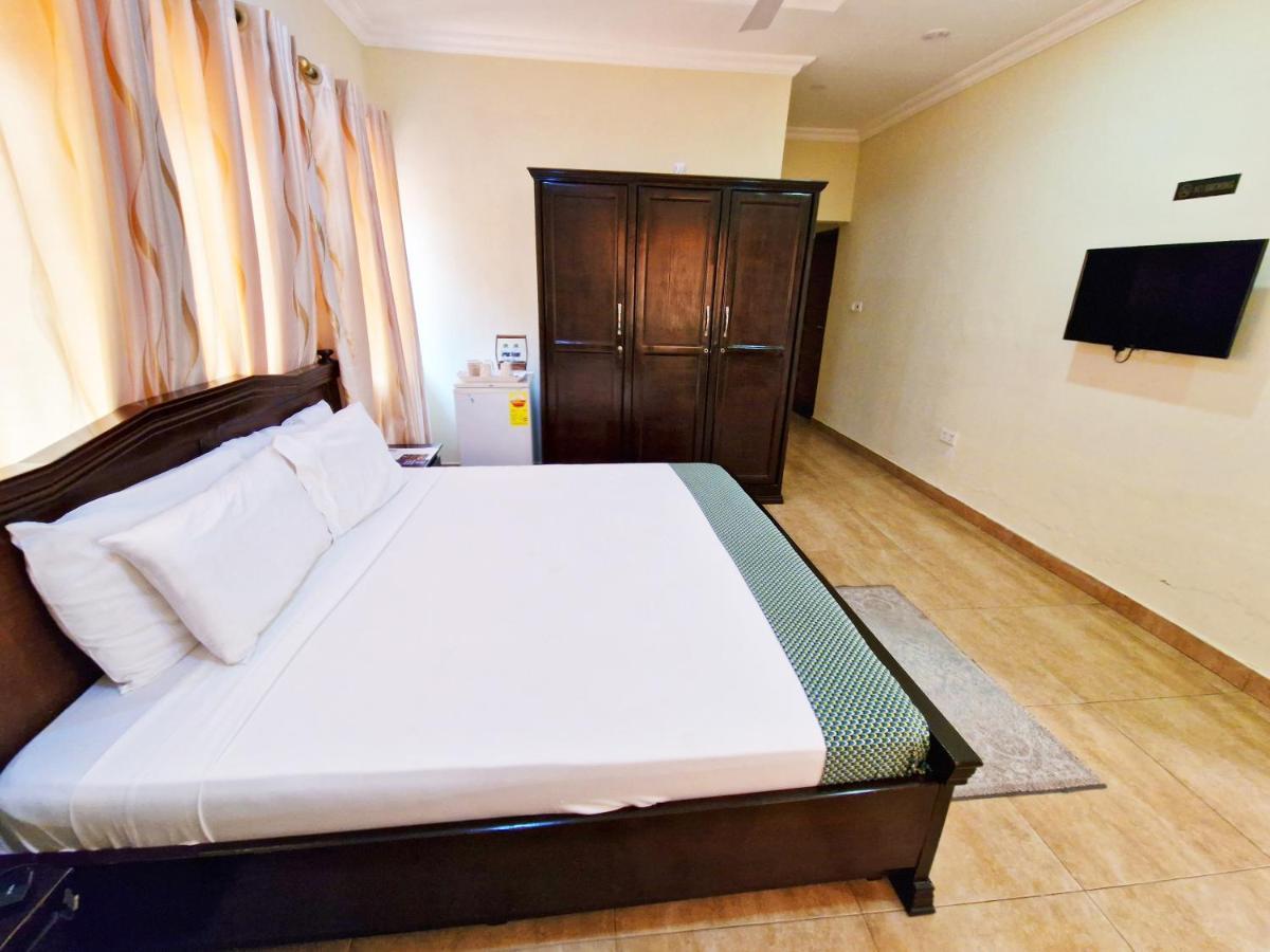 Cactus Creek Hotel Aburi Екстер'єр фото