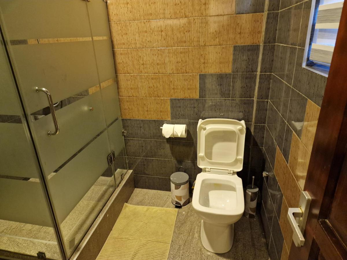 Cactus Creek Hotel Aburi Екстер'єр фото