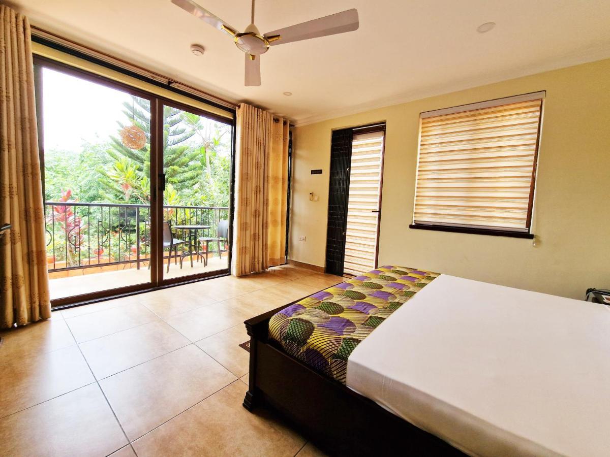 Cactus Creek Hotel Aburi Екстер'єр фото