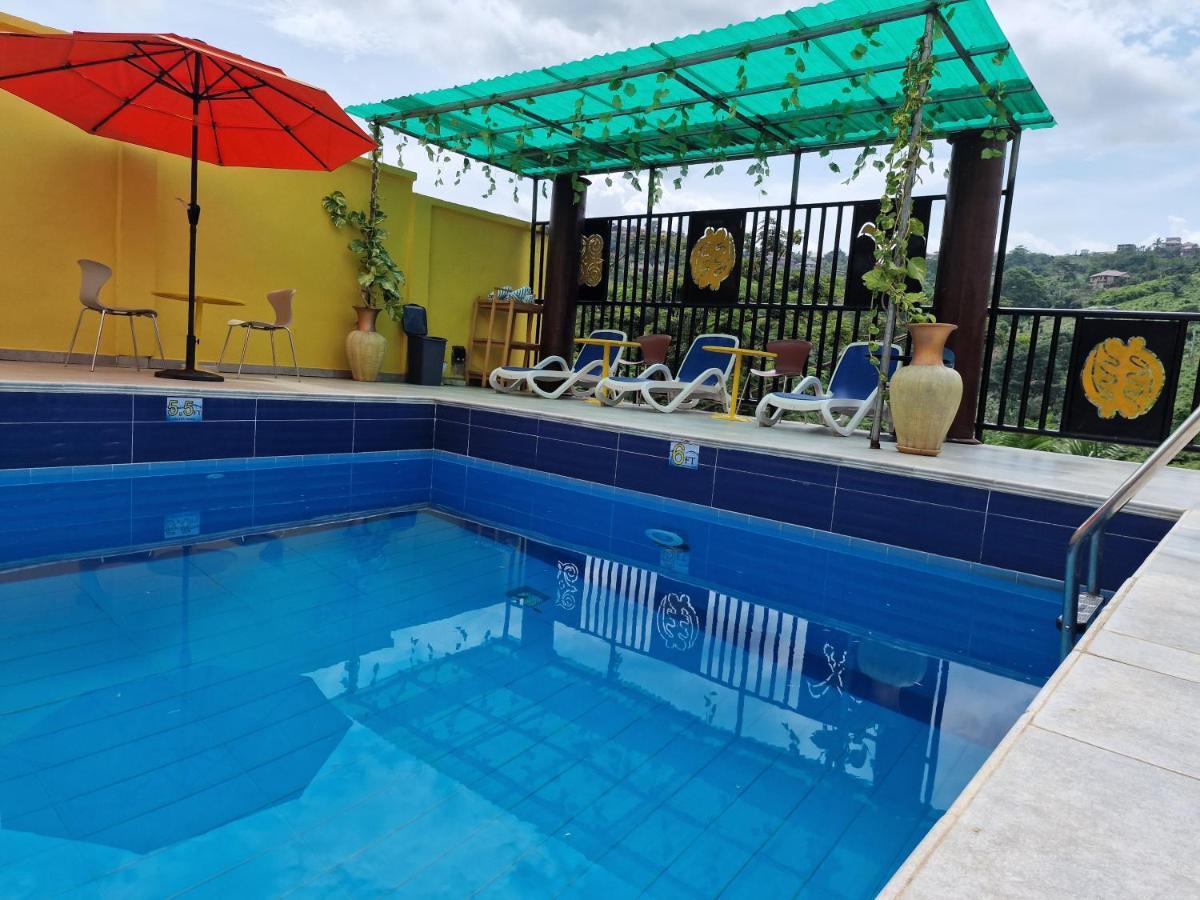Cactus Creek Hotel Aburi Екстер'єр фото