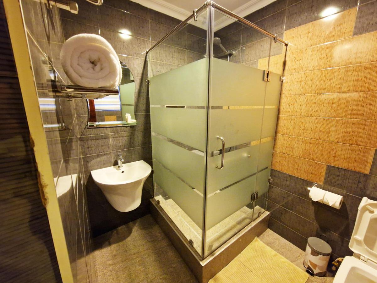 Cactus Creek Hotel Aburi Екстер'єр фото