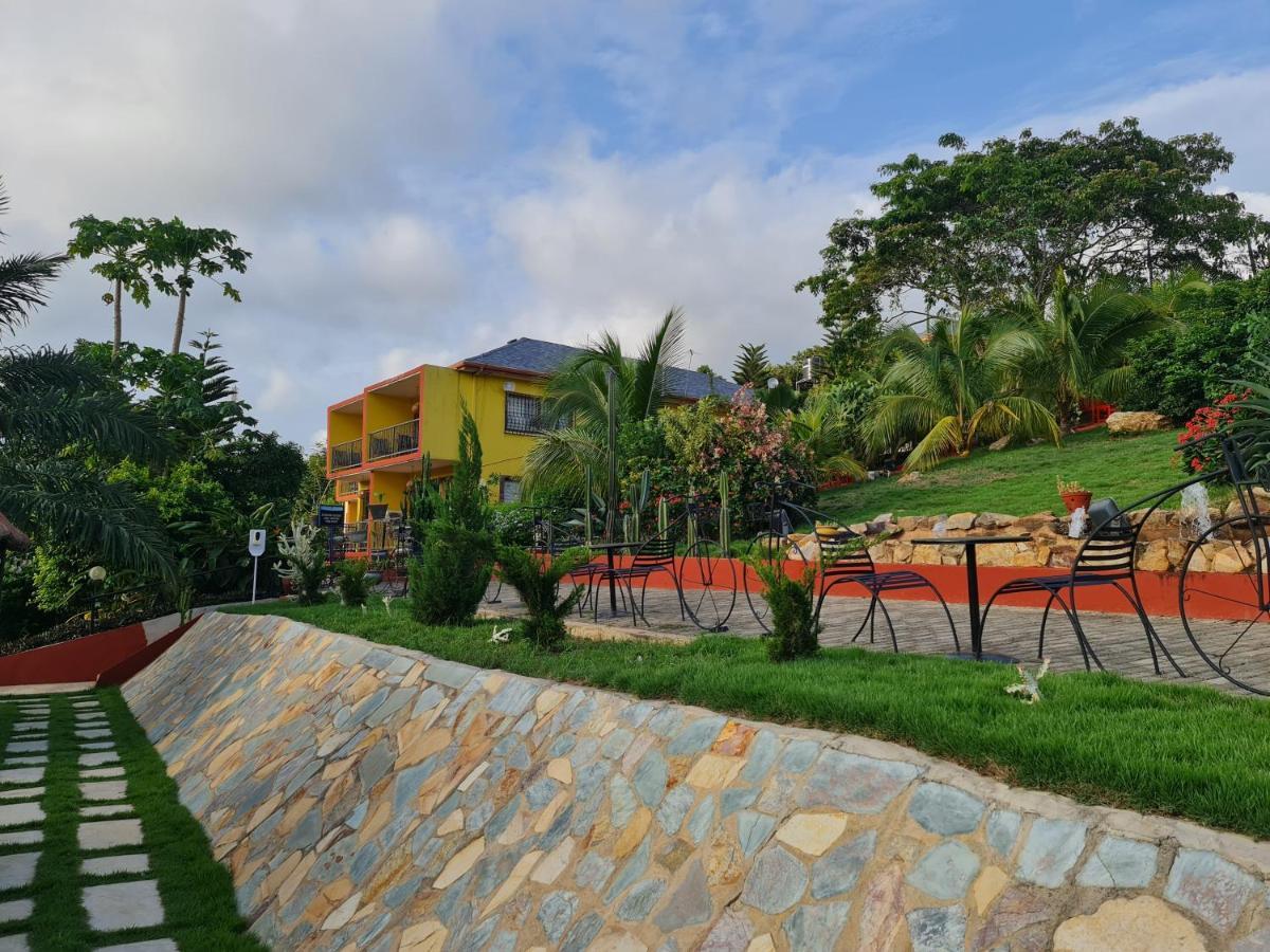 Cactus Creek Hotel Aburi Екстер'єр фото