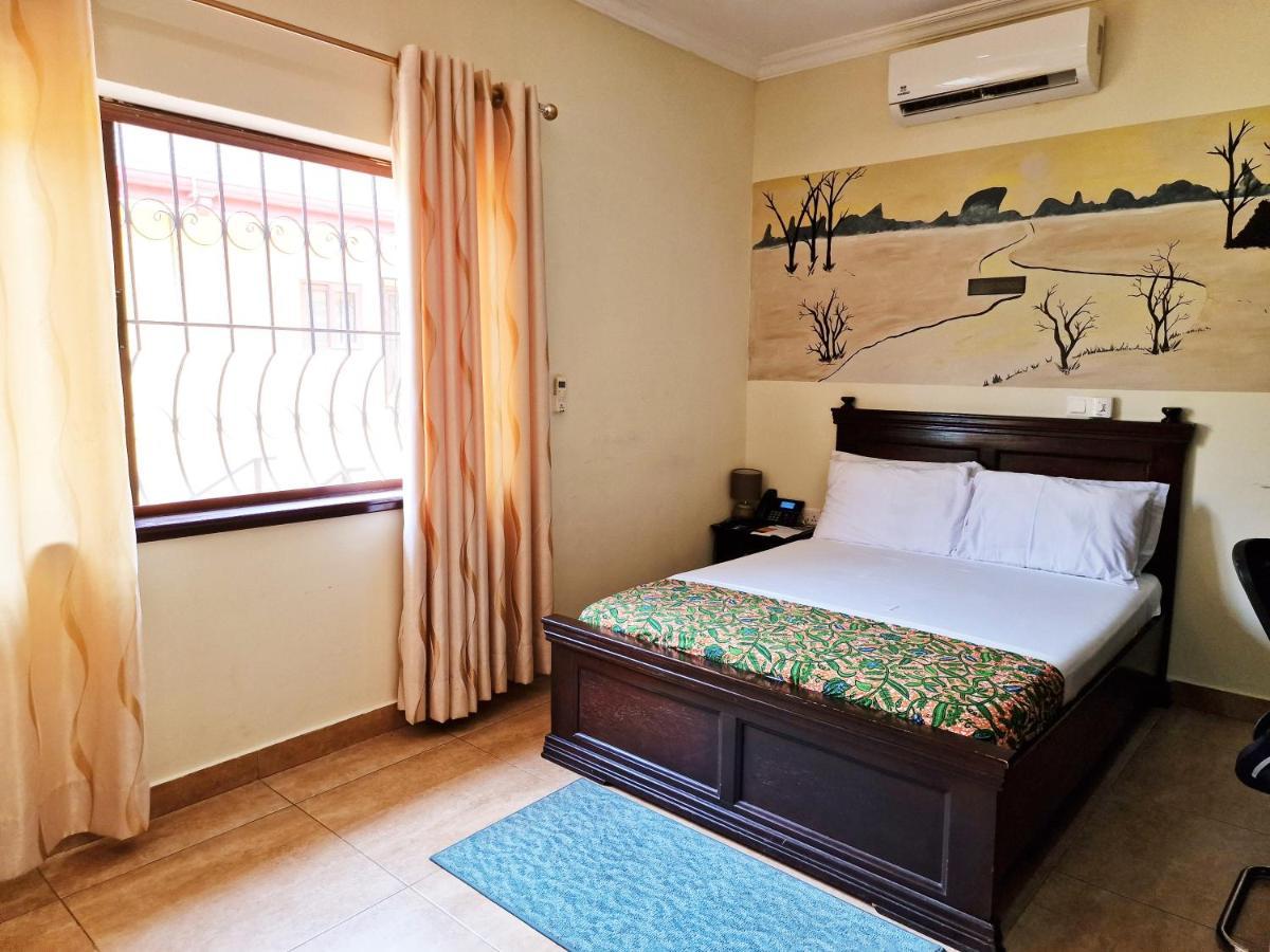 Cactus Creek Hotel Aburi Екстер'єр фото