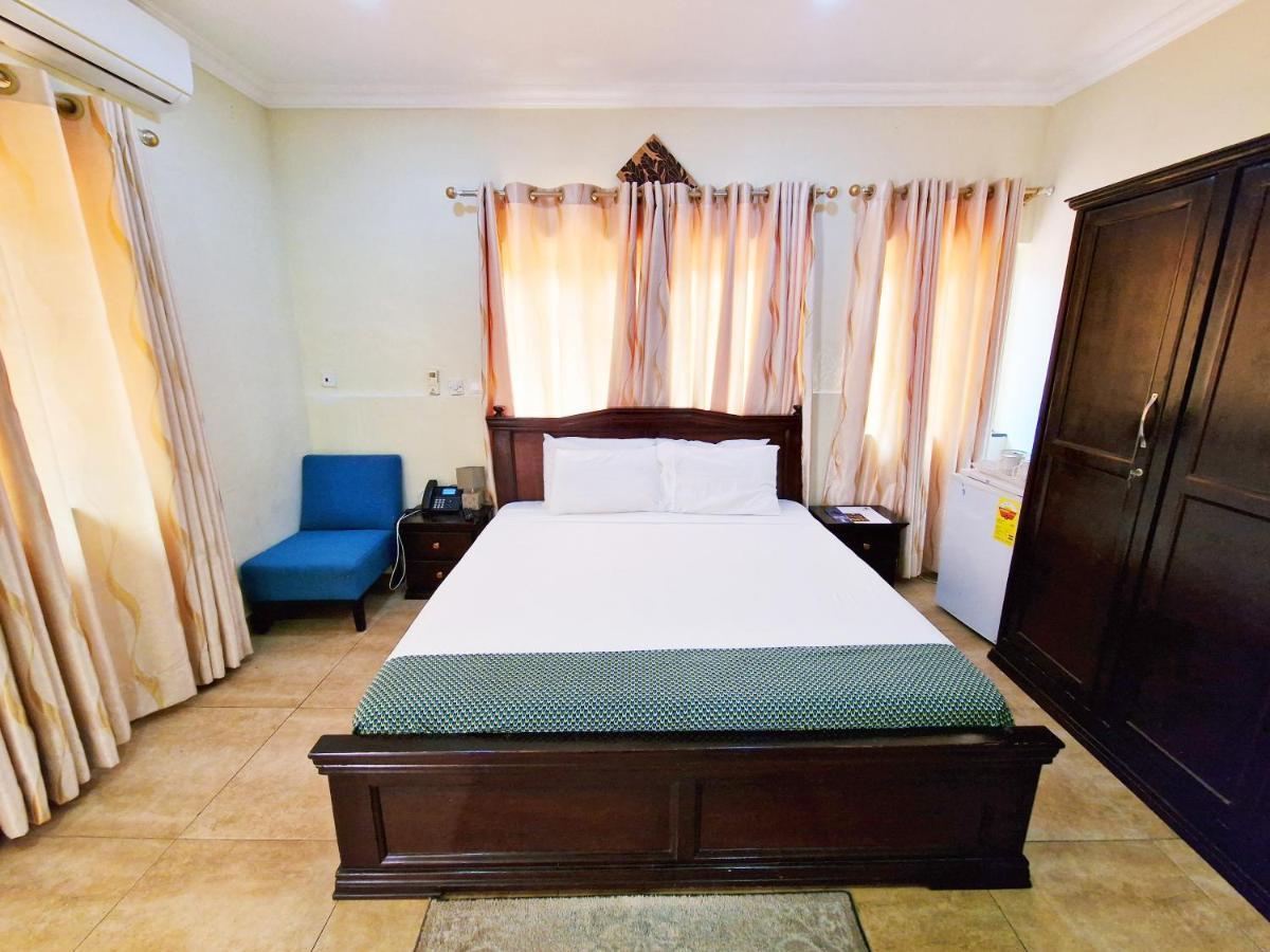 Cactus Creek Hotel Aburi Екстер'єр фото