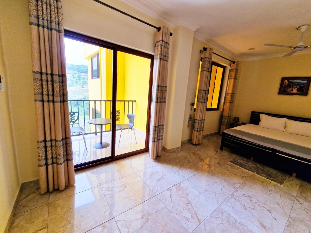 Cactus Creek Hotel Aburi Екстер'єр фото